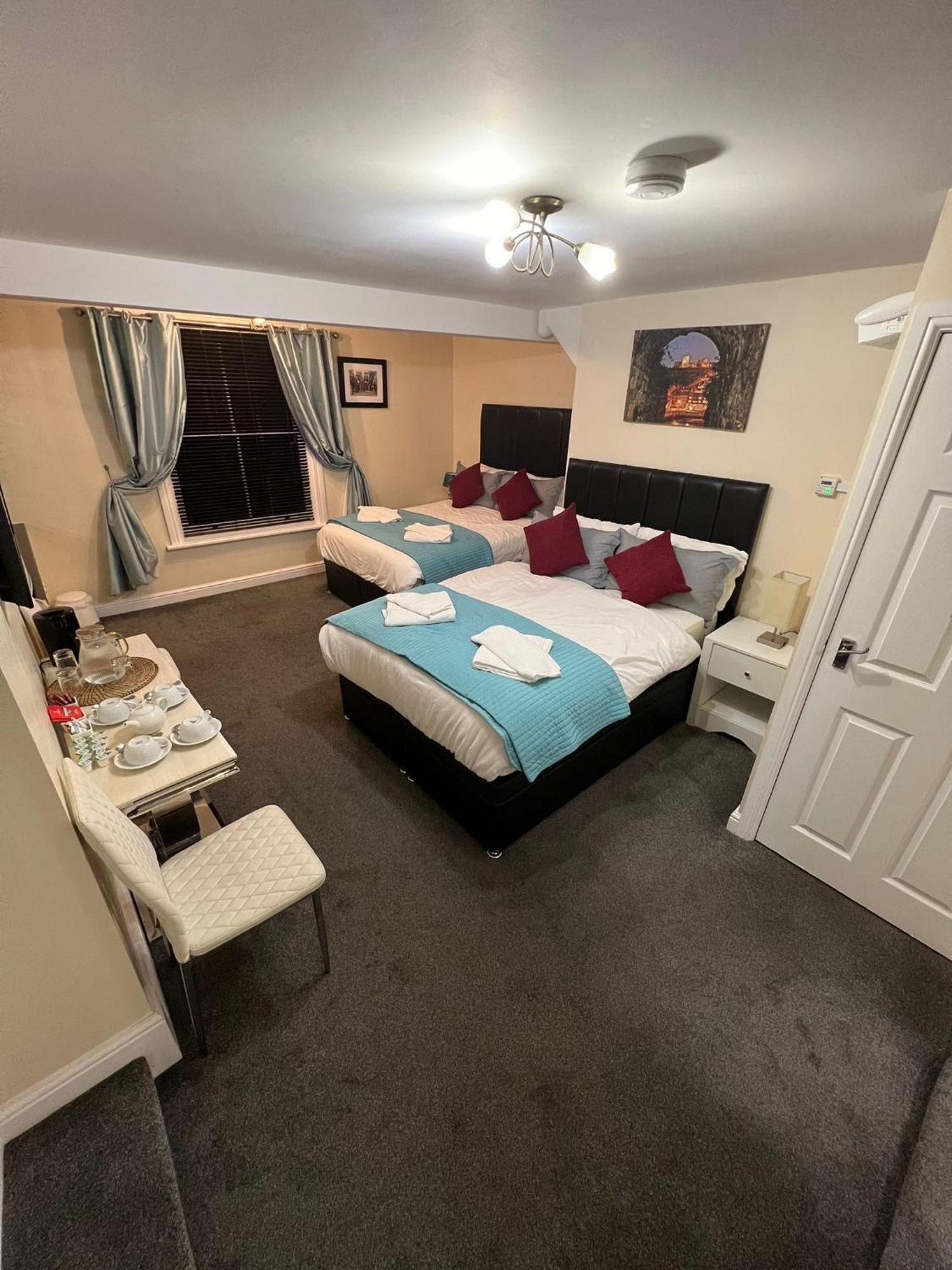 Abbey Holiday Accommodation Уитби Экстерьер фото