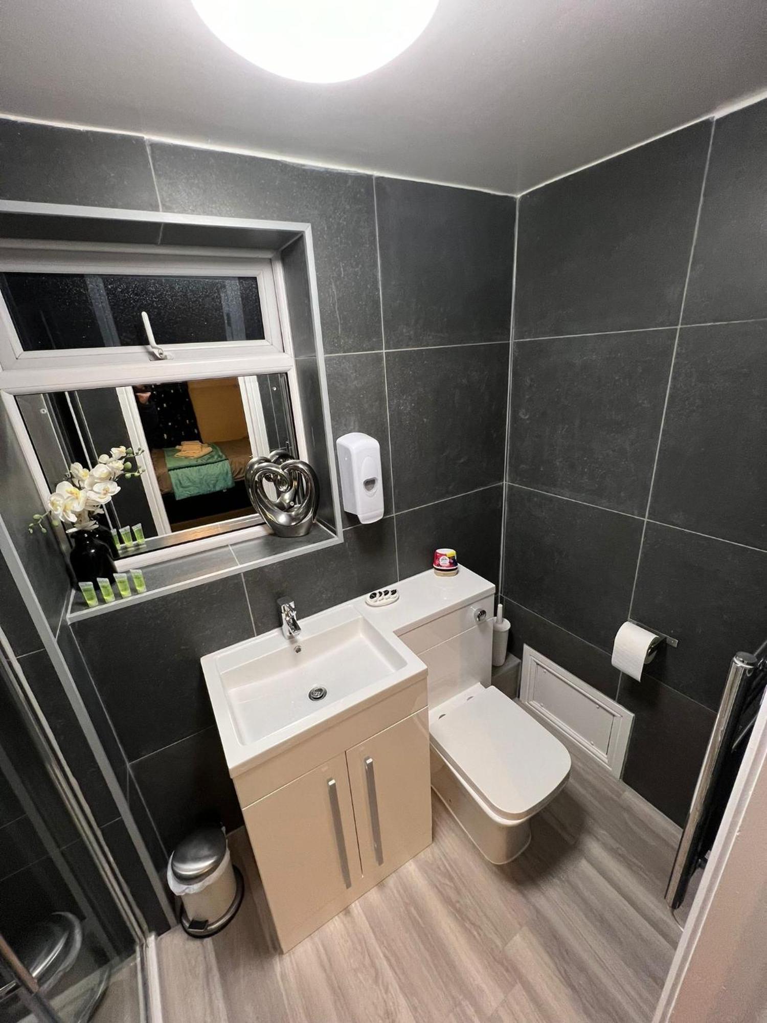 Abbey Holiday Accommodation Уитби Экстерьер фото